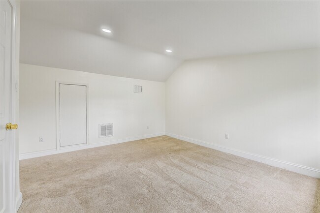 Building Photo - 4712 33rd St E