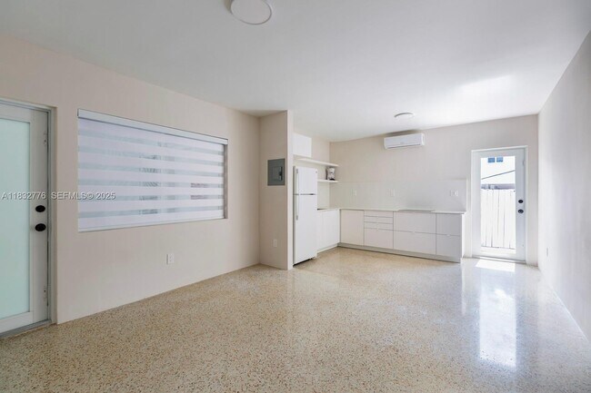 Building Photo - 7800 NE 10th Ct