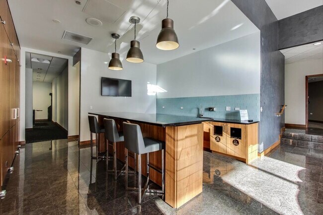 Building Photo - 420 E Waterside Dr