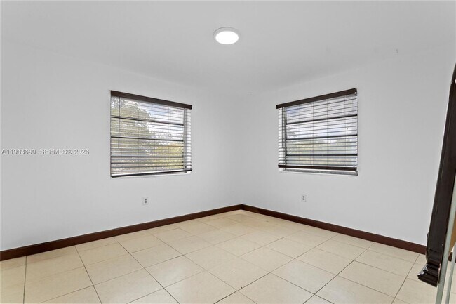 Building Photo - 13655 NE 10th Ave