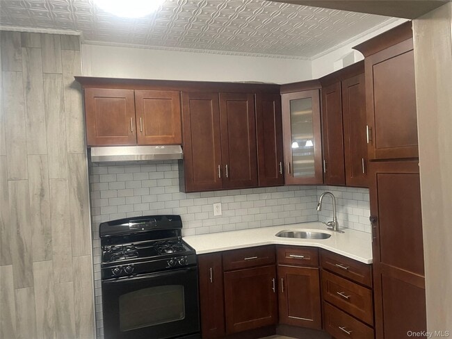 Building Photo - 17-20 Menahan St