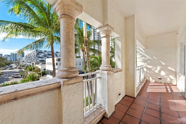 Building Photo - 1415 Sunset Harbour Dr