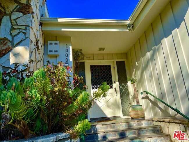 Building Photo - 1008 Westholme Ave