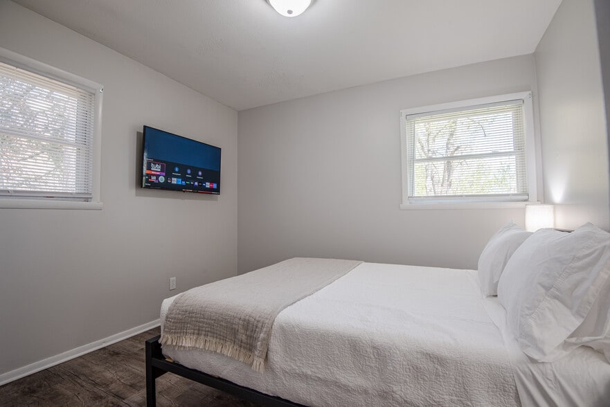 Building Photo - 1110 Cedarbrook Dr