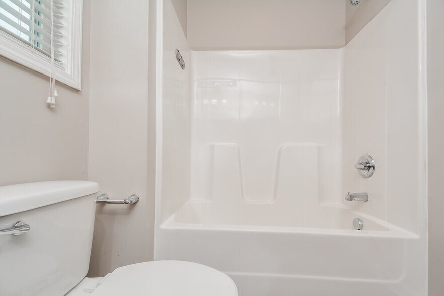 Building Photo - 1218 Braemar Highland Dr