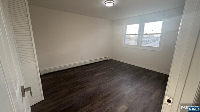 Building Photo - 31 Chestnut St