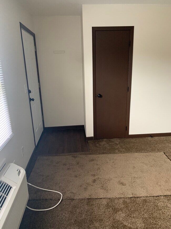 Building Photo - 1665 Churchill Downs Rd