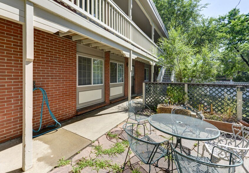 Building Photo - 2401 Walnut St