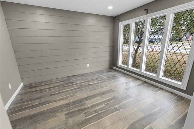 Building Photo - 302 Shadow Creek Dr