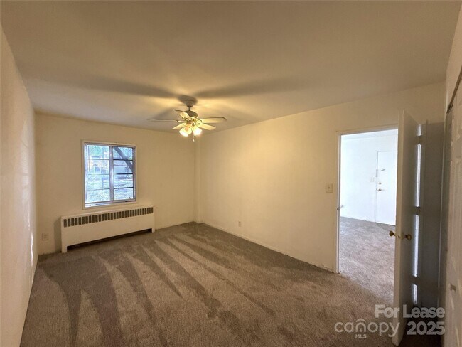 Building Photo - 2126 E 7th St