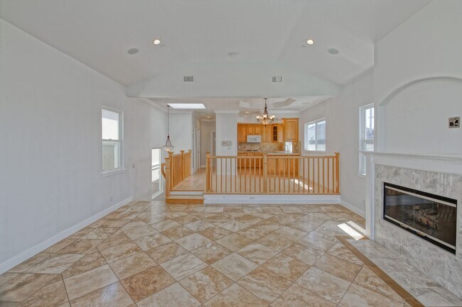 Building Photo - VERY BRIGHT, SPACIOUS & AIRY GOLDEN HILLS ...