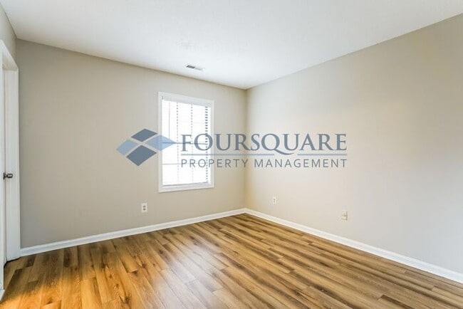 Building Photo - Inviting 2-Bed Townhome with Front Porch, Private Parking  & Storage