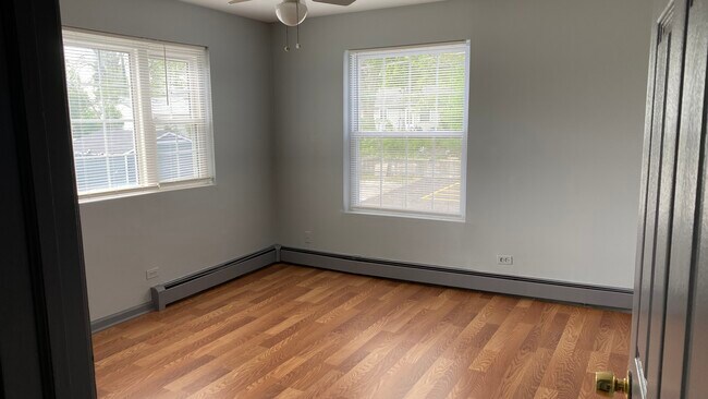 Building Photo - 8720 S Roberts Rd