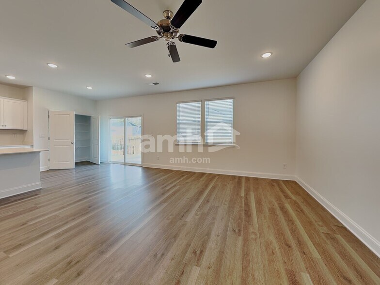 Building Photo - 6042 Rosemore Ln