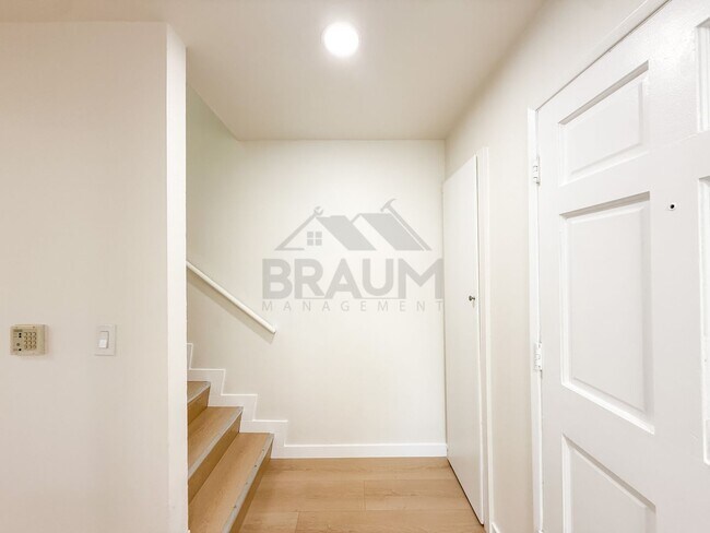 Building Photo - 14257 Friar St