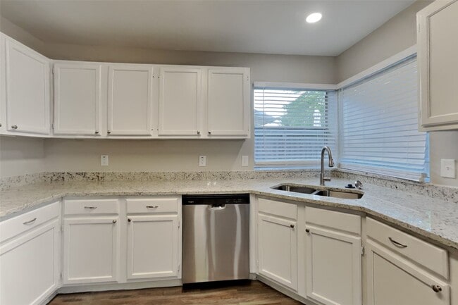 Building Photo - 19018 Oakway Dr