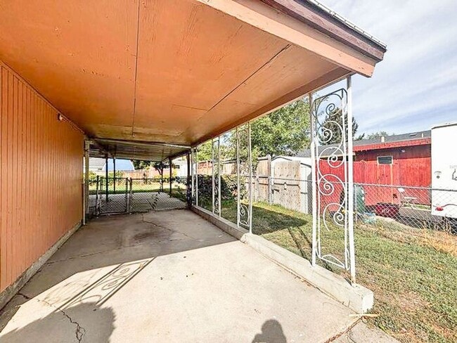 Building Photo - 1st Month Rent FREE!!! 3BR 1BA Home w/ Fresh Flooring • Private Backyard in Salt Lake City