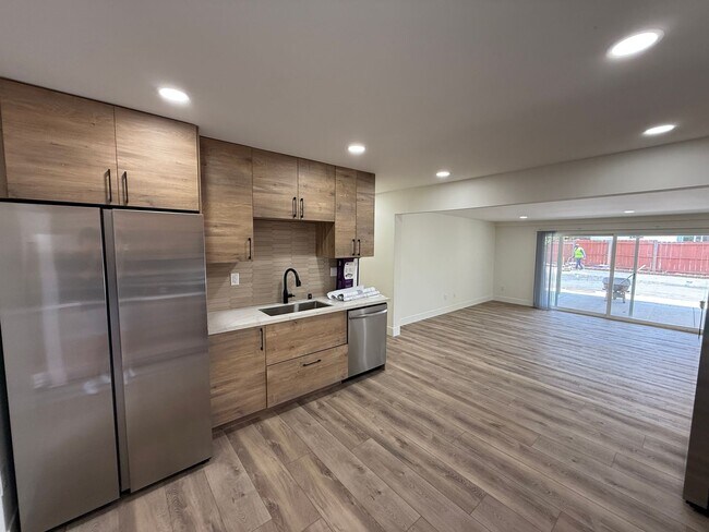 Building Photo - 5127 E Falls View Dr