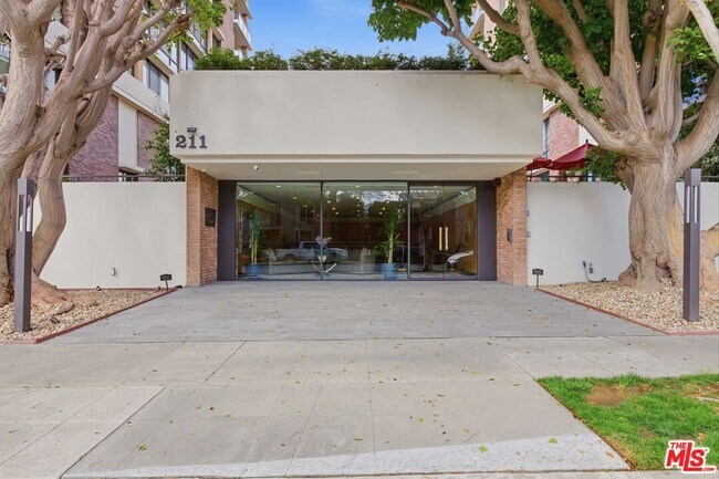 Building Photo - 211 S Spalding Dr