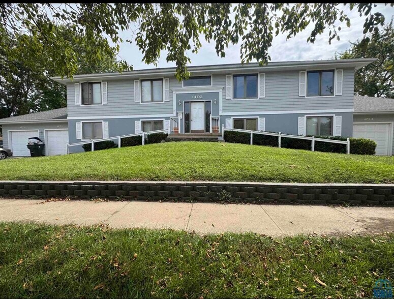 Building Photo - 1402 5th Ave