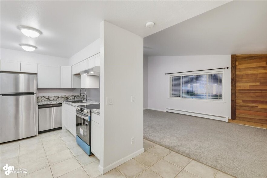 Building Photo - 1000 E Dellwood St