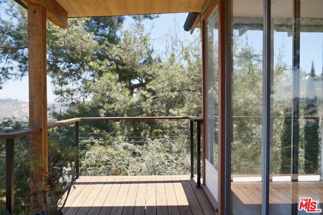 Building Photo - 4884 Glenalbyn Dr