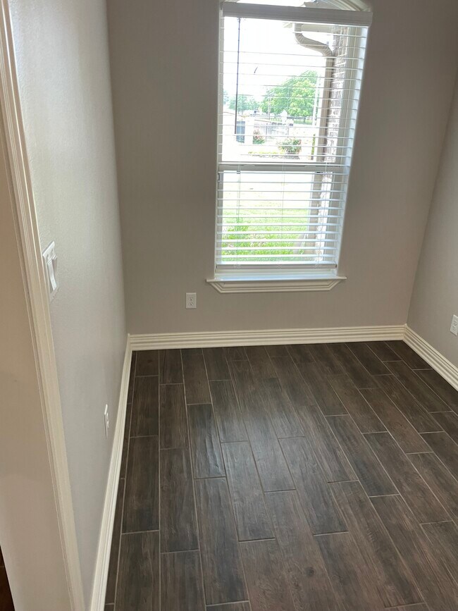 Building Photo - 3900 Gable Crest Ln