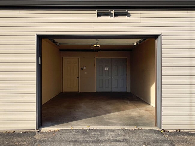 Building Photo - 323 W Main St