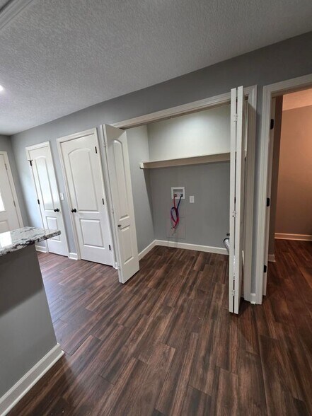 Building Photo - 10826 E Ayers Ave