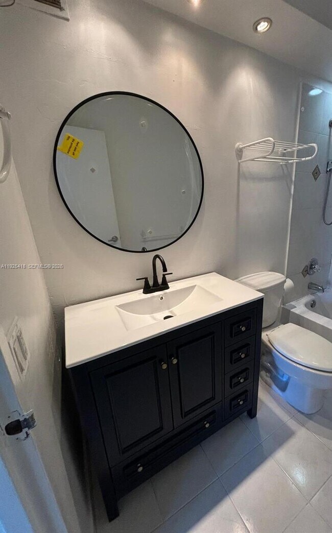 Building Photo - 145 SE 25th Rd