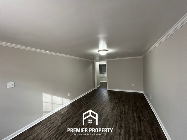 Building Photo - Newly Renovated 3BR/2BA Southaven Home with Hardwood Floors & Fenced Yard