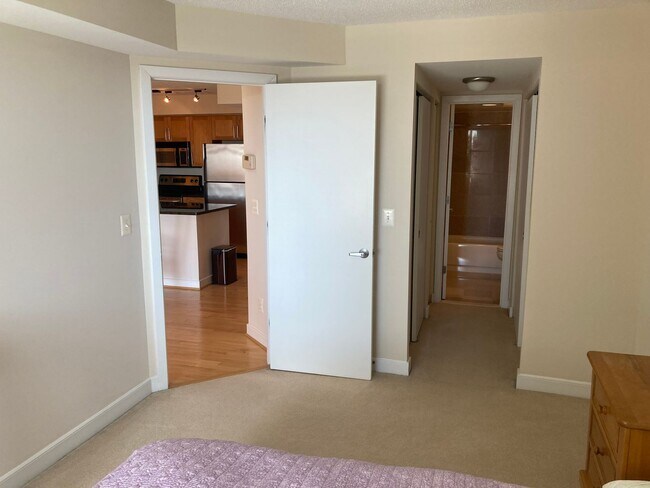 Building Photo - Fantastic Condo in Downtown Bethesda with Parking - Available Now!
