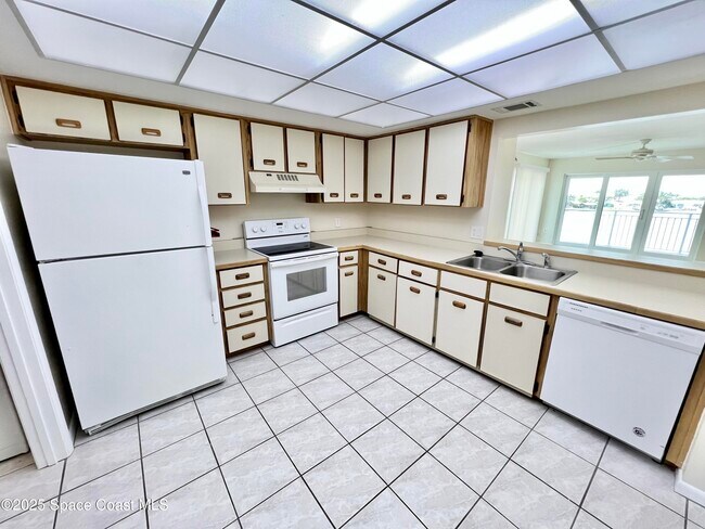 Building Photo - 1750 Commodore Blvd