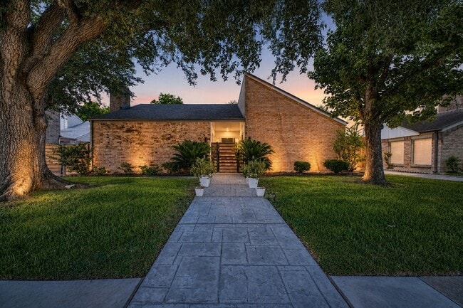 Building Photo - 7606 Portal Dr