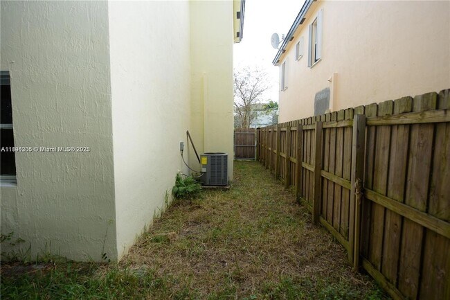 Building Photo - 174 NE 32nd Terrace