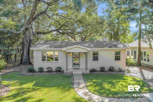 Building Photo - 357 Azalea St