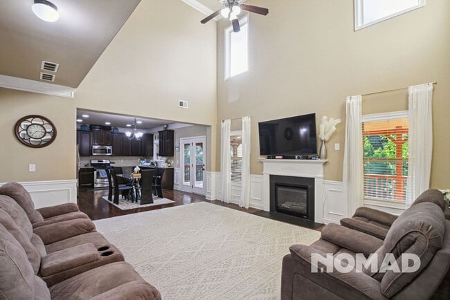 Building Photo - Stunning 6BR House in Cumming