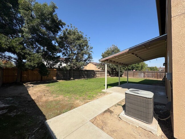 Building Photo - Beautiful home Ready to move in.