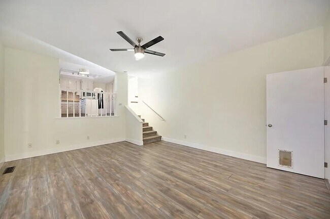 Building Photo - Beautiful 3BR/3BA Home on 1 Acre in Gated ...