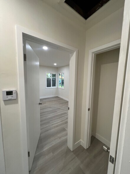 Building Photo - 515 Allen Ave