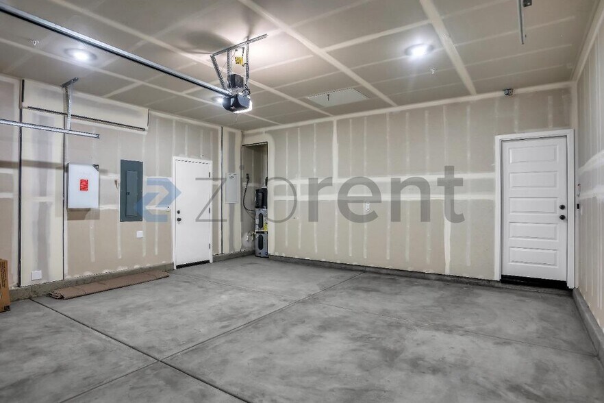 Building Photo - Unit