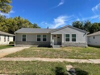 Building Photo - 327 S 3rd St