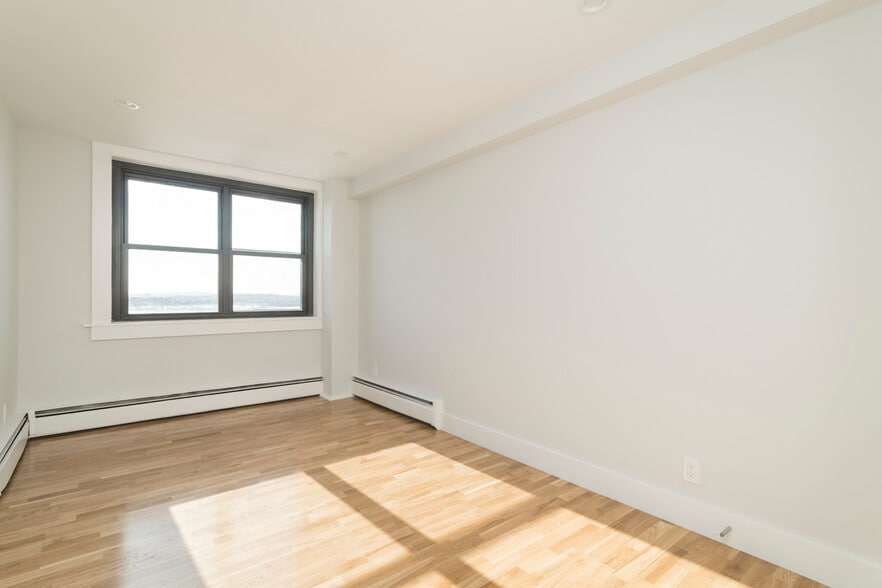 Building Photo - 1410 Columbia Rd