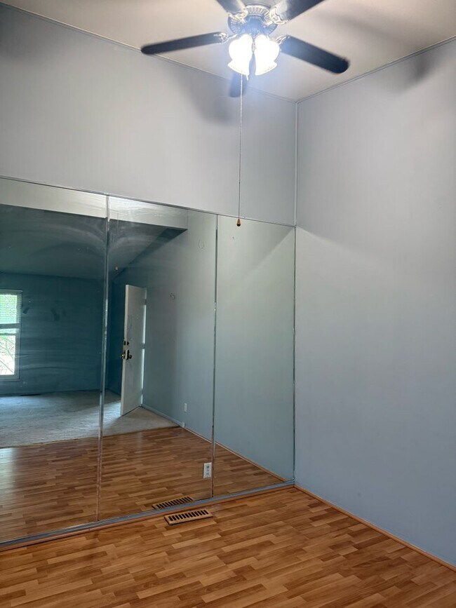 Building Photo - 10427 Briarbend Dr