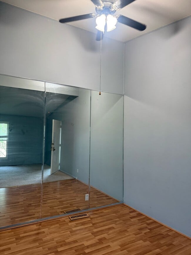 Building Photo - 2 Bed/1 Bath Condo in Ladue School District!