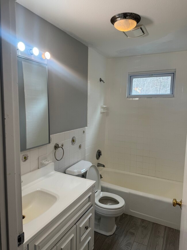 Building Photo - 315 Richmond St