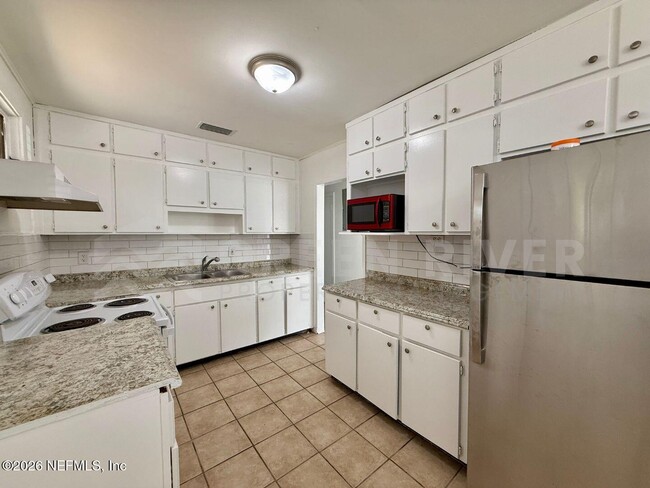 Building Photo - 4623 Suffolk Ave