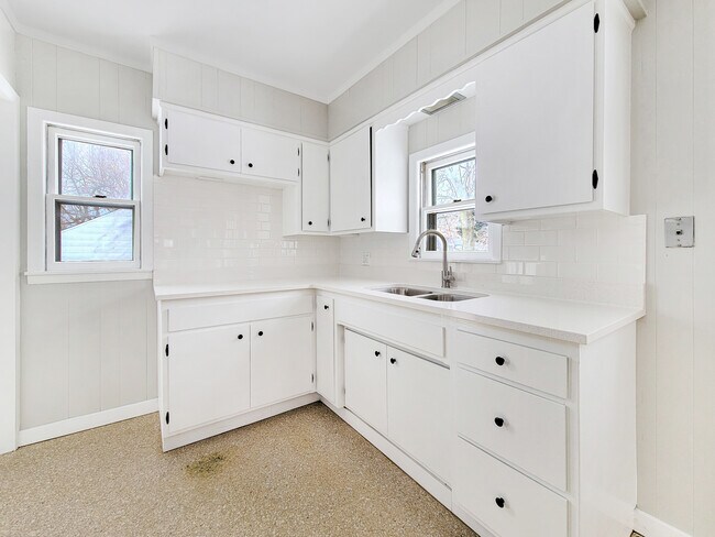 Building Photo - 3129 14th Ave