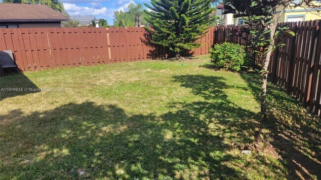 Building Photo - 914 NW 106th Ave