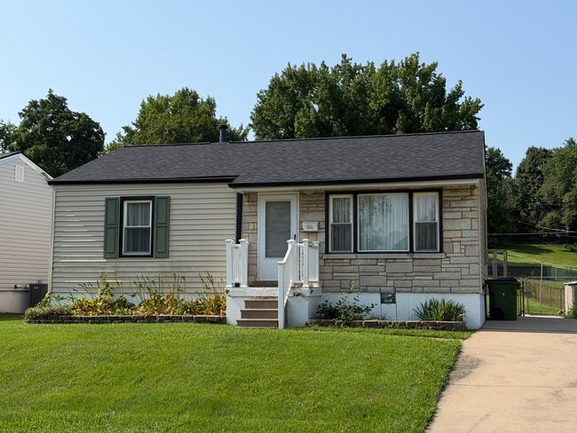 Building Photo - 10310 Millwood Ave